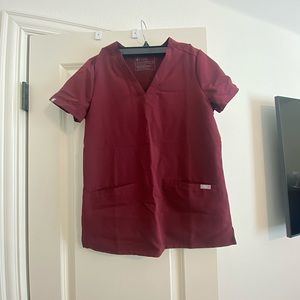Figs Casma Three-pocket Scrub Top. Size: XS. Color: Burgundy